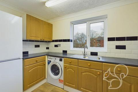 2 bedroom flat to rent, Viceroy Close, Colchester