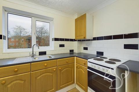 2 bedroom flat to rent, Viceroy Close, Colchester