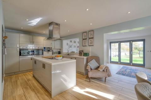 4 Arrow View, Studley, B80 7FH