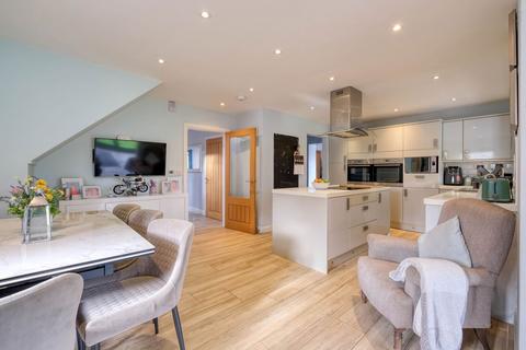 4 Arrow View, Studley, B80 7FH