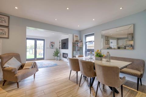 4 Arrow View, Studley, B80 7FH