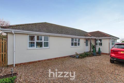 3 bedroom detached bungalow to rent, Aldham Road, Hadleigh IP7