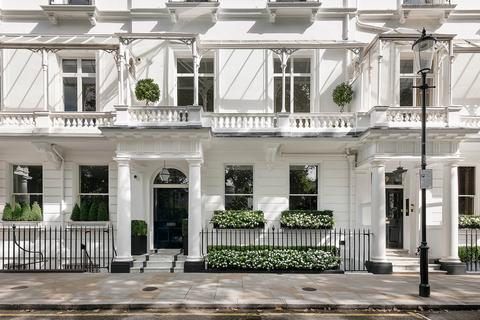 4 bedroom apartment for sale, Cadogan Place, London SW1X