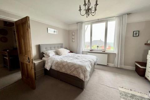 2 bedroom apartment to rent, 196 West Malvern Road, Malvern