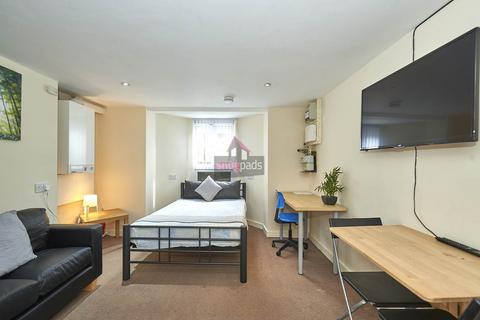 Studio to rent, Carlton Road, Salford, Manchester