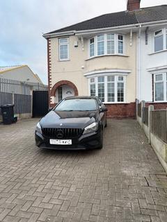 3 bedroom semi-detached house to rent, Maypole Fields, Halesowen B63