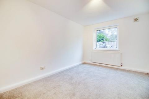 2 bedroom flat for sale, Stanhope Drive, Horsforth, Leeds, West Yorkshire, LS18