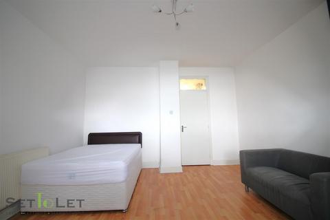 Studio to rent, Evington Road, Leicester