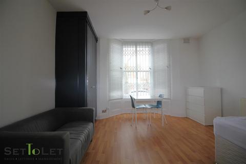 Studio to rent, Evington Road, Leicester