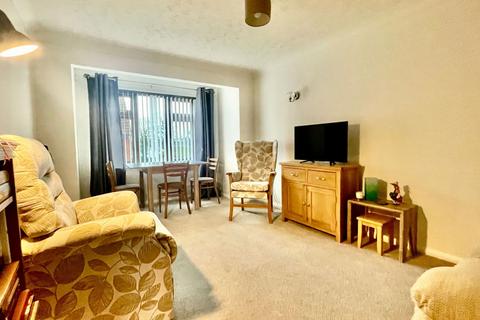 2 bedroom apartment for sale, Parkside Court, Diss, IP22 4NJ