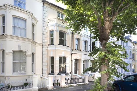 2 bedroom flat to rent, First Floor Flat, Tisbury Road, Hove, BN3