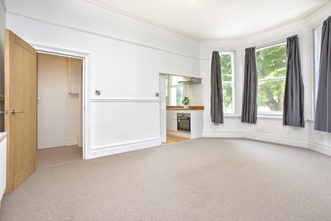 2 bedroom flat to rent, First Floor Flat, Tisbury Road, Hove, BN3