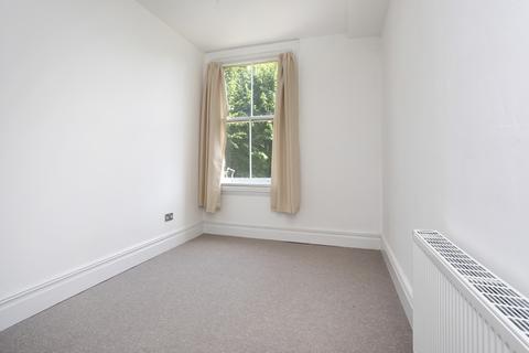 2 bedroom flat to rent, First Floor Flat, Tisbury Road, Hove, BN3