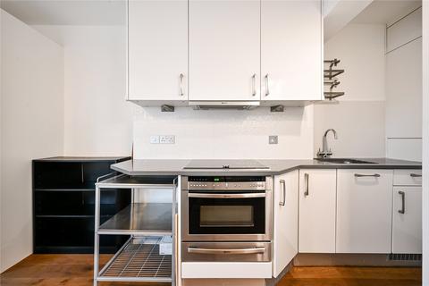Studio to rent, Colville Gardens, London, W11