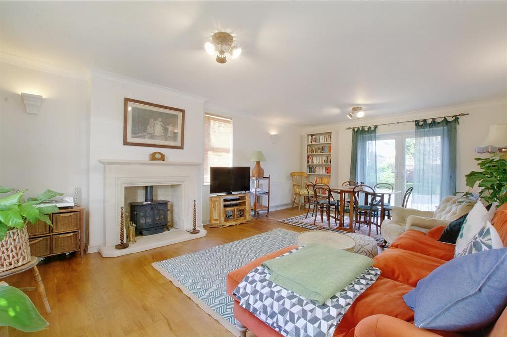Lounge/Sitting Room