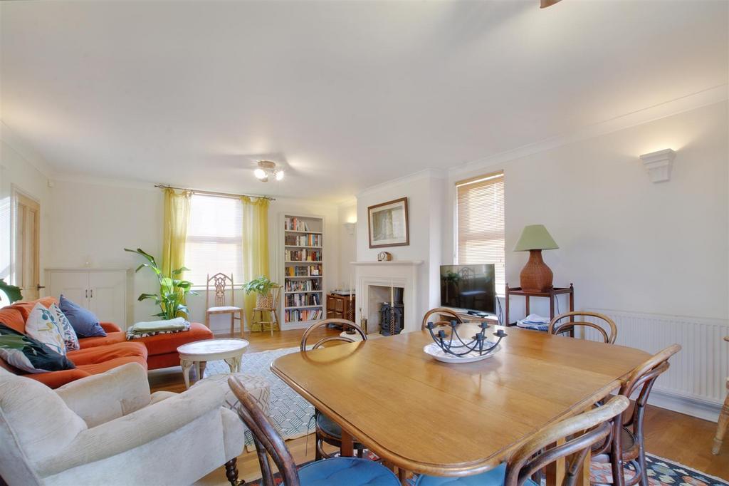 Lounge/Sitting Room