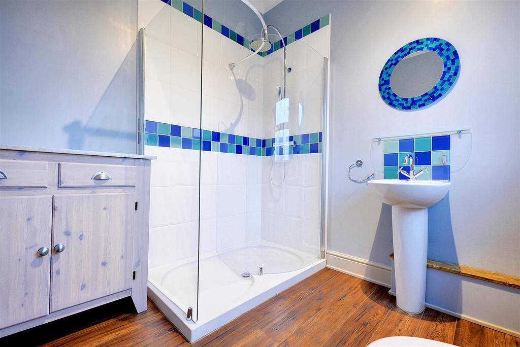 Bath/Shower Room
