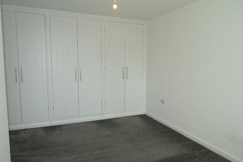 2 bedroom flat to rent, South Road, Haywards Heath, RH16