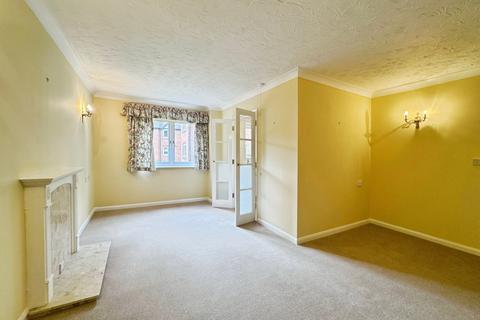 1 bedroom apartment for sale, Swan Court, Banbury Rd, Stratford-upon-Avon, CV37