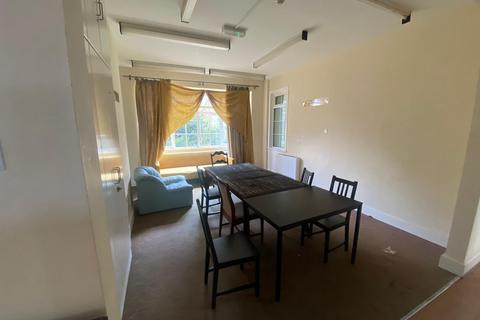 1 bedroom in a house share to rent, Kingston Road, New Malden, KT3