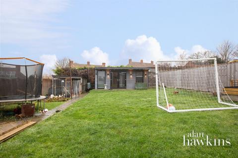 23 Vale View, Royal Wootton Bassett, Swindon, SN4 7BY
