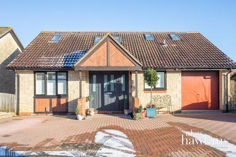 16 Fox Brook, Royal Wootton Bassett, Swindon, SN4 8QD