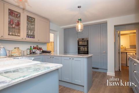 16 Fox Brook, Royal Wootton Bassett, Swindon, SN4 8QD