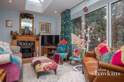 16 Fox Brook, Royal Wootton Bassett, Swindon, SN4 8QD