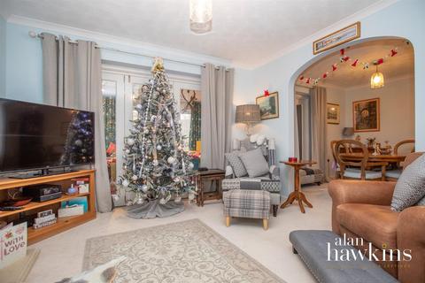 16 Fox Brook, Royal Wootton Bassett, Swindon, SN4 8QD