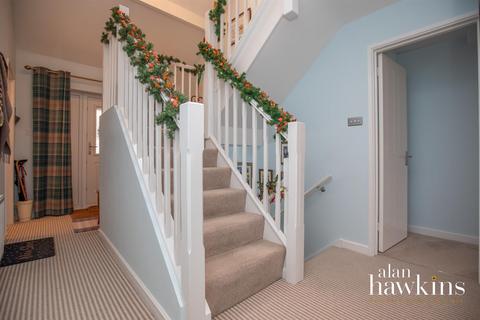 16 Fox Brook, Royal Wootton Bassett, Swindon, SN4 8QD