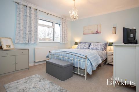 16 Fox Brook, Royal Wootton Bassett, Swindon, SN4 8QD