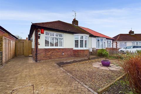 2 bedroom semi-detached bungalow to rent, Green Square, West Monkseaton