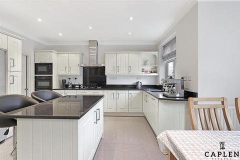 4 bedroom detached house for sale, Russell Road, Buckhurst Hill