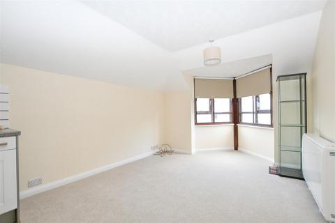 2 bedroom flat to rent, Brooklands Court, St Albans