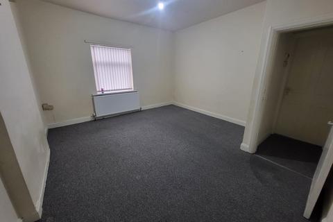 2 bedroom flat to rent, Wolverhampton Street, Dudley DY1