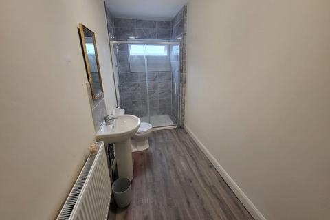 2 bedroom flat to rent, Wolverhampton Street, Dudley DY1