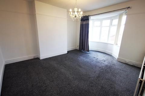 3 bedroom flat to rent, Ovington Grove, Fenham, Newcastle upon Tyne, NE5