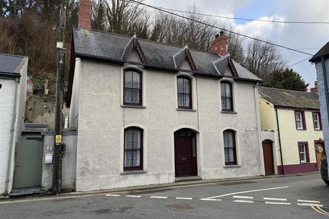 1 Glyn-Y-Mel Road, Lower Town, Fishguard