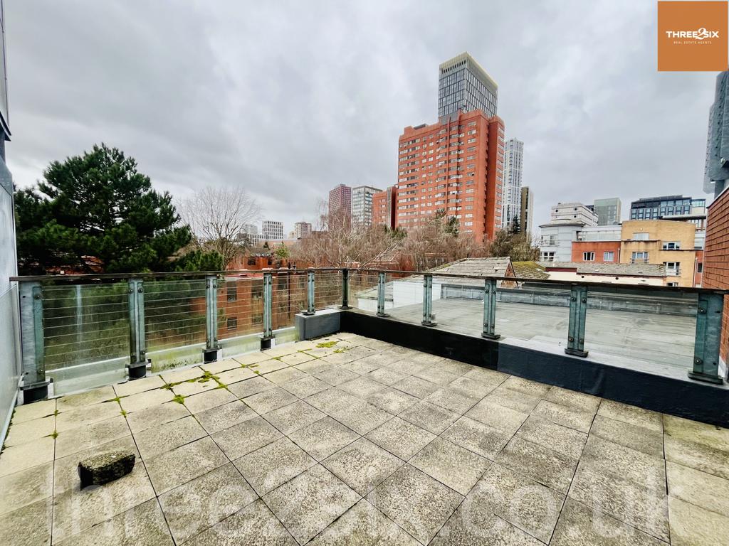 Communal terrace 4th floor