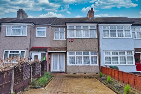 3 bedroom terraced house for sale, Lynton Avenue, Romford, RM7