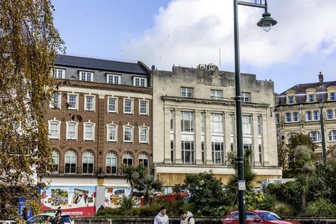 3 bedroom flat to rent, Richmond Hill, Bournemouth,