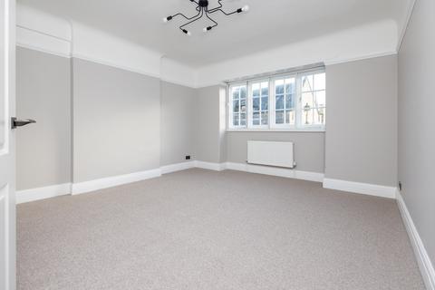 3 bedroom flat to rent, Richmond Hill, Bournemouth,