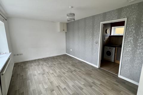 2 bedroom flat to rent, Heol Teifionydd, Penrhys, CF433RW