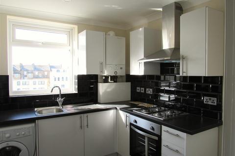 2 bedroom flat to rent, Central Parade, Herne Bay