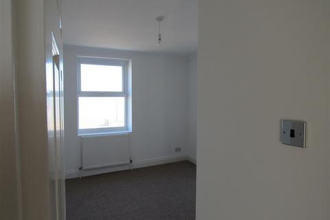 2 bedroom flat to rent, Central Parade, Herne Bay