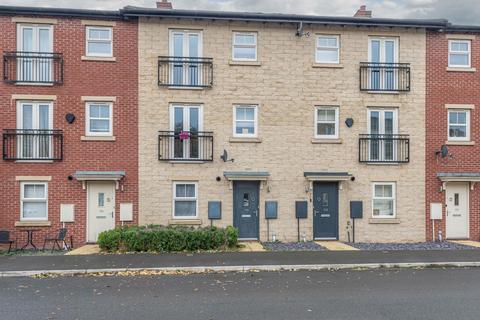 2 bedroom terraced house to rent, Holts Crest Way , Leeds LS12