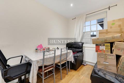 3 bedroom terraced house to rent, Steels Lane, London, E1