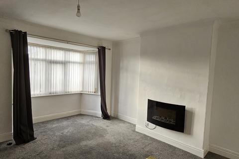 3 bedroom flat to rent, St. Albans Crescent, Newcastle upon Tyne NE6