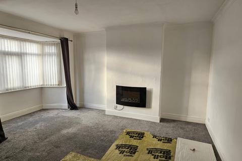 3 bedroom flat to rent, St. Albans Crescent, Newcastle upon Tyne NE6