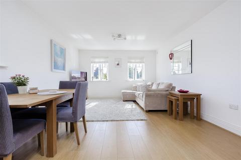 2 bedroom apartment for sale, Magnolia Drive, Banstead